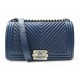 SAC A MAIN CHANEL BOY MEDIUM 25 CM EN CUIR CHEVRON BLEU LEATHER HAND BAG 6950€