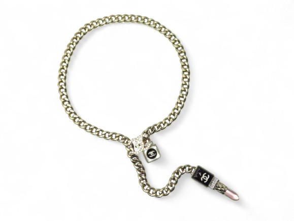 collier chanel 2022 logo cc rouge a levres 38 50