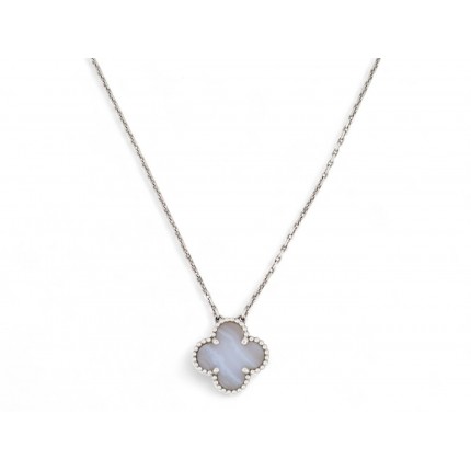 COLLIER VAN CLEEF & ARPELS ALHAMBRA VINTAGE CALCEDOINE VCARD34900 OR BLANC 3700€