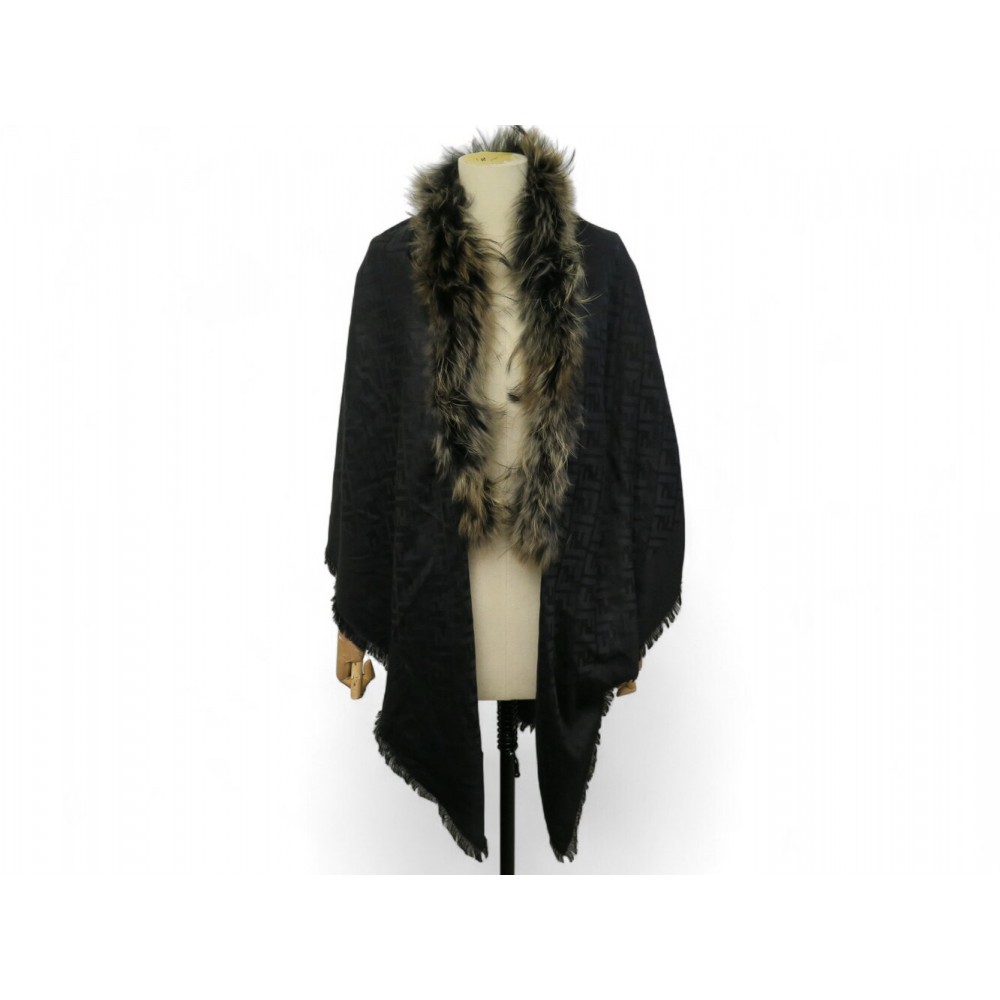 NEUF CHALE FENDI TOUCH OF FUR MONOGRAMME LOGO ZUCCA FOURRURE RACCON SHAWL 1050€