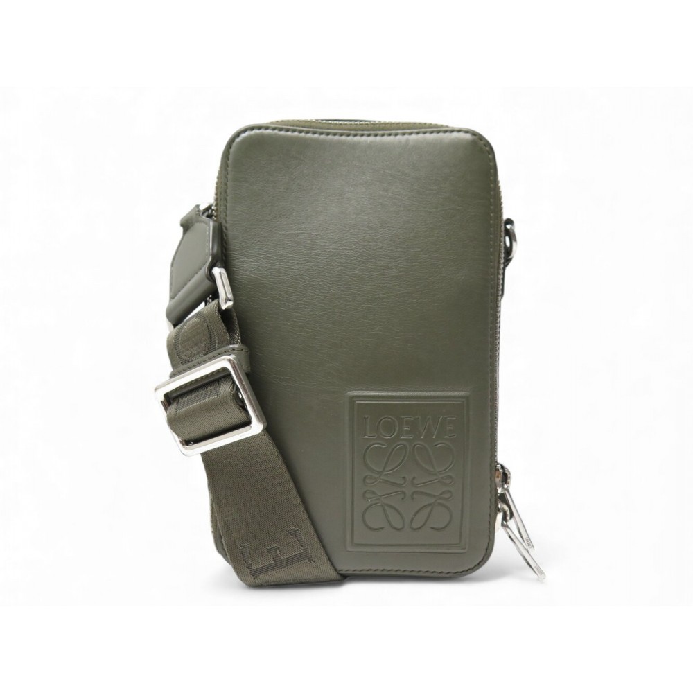 SAC A MAIN LOEWE POCHETTE VERTICALE CROSSBODY POCKET BANDOULIERE CUIR KAKI 900€