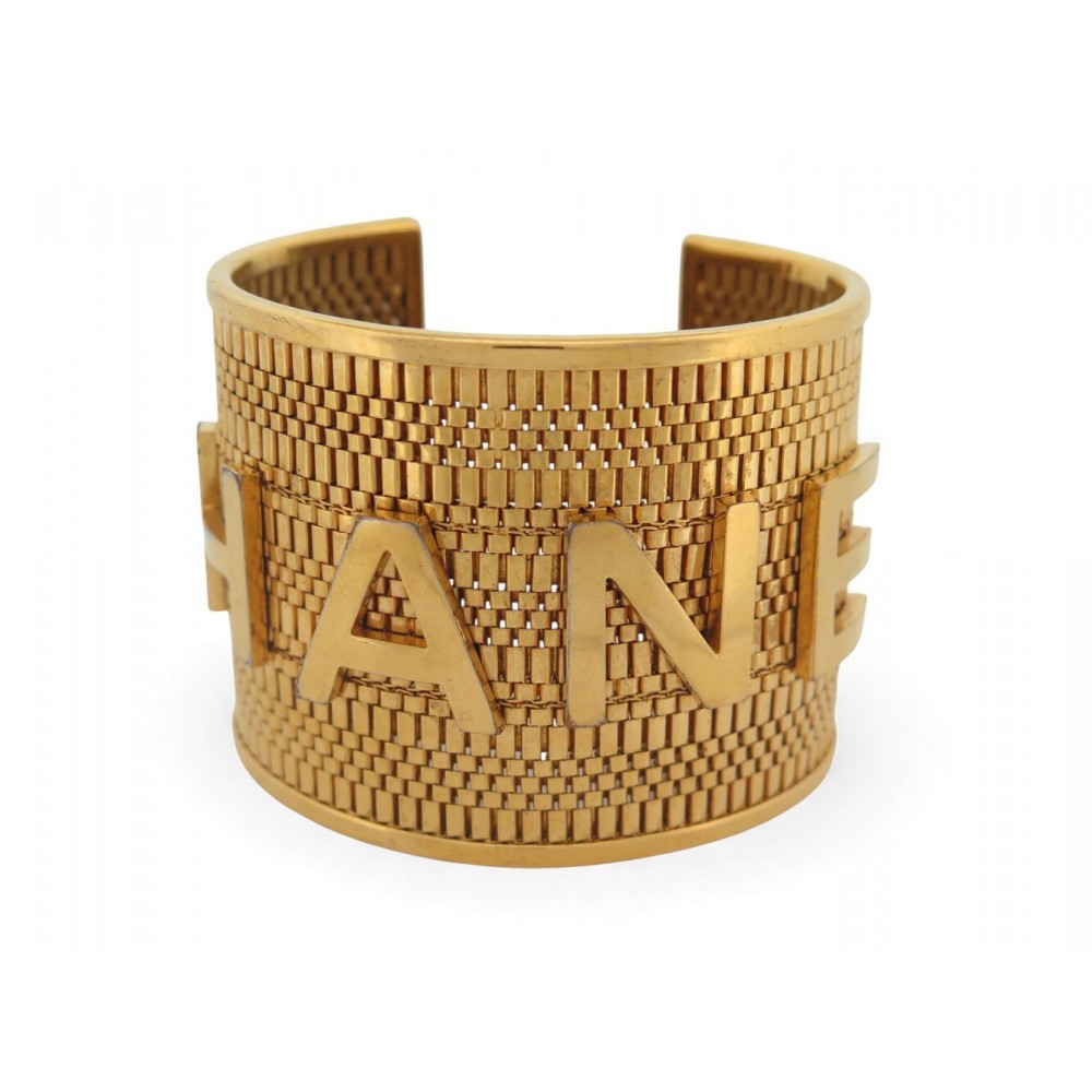 VINTAGE BRACELET CHANEL MANCHETTE LOGO CC LARGE OUVERTE METAL DORE GOLDEN BANGLE