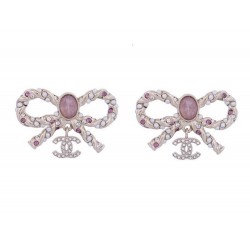 NEUF BOUCLES D'OREILLES CHANEL PENDANTES LOGO CC & STRAS 2023 EARRINGS NEW 840€