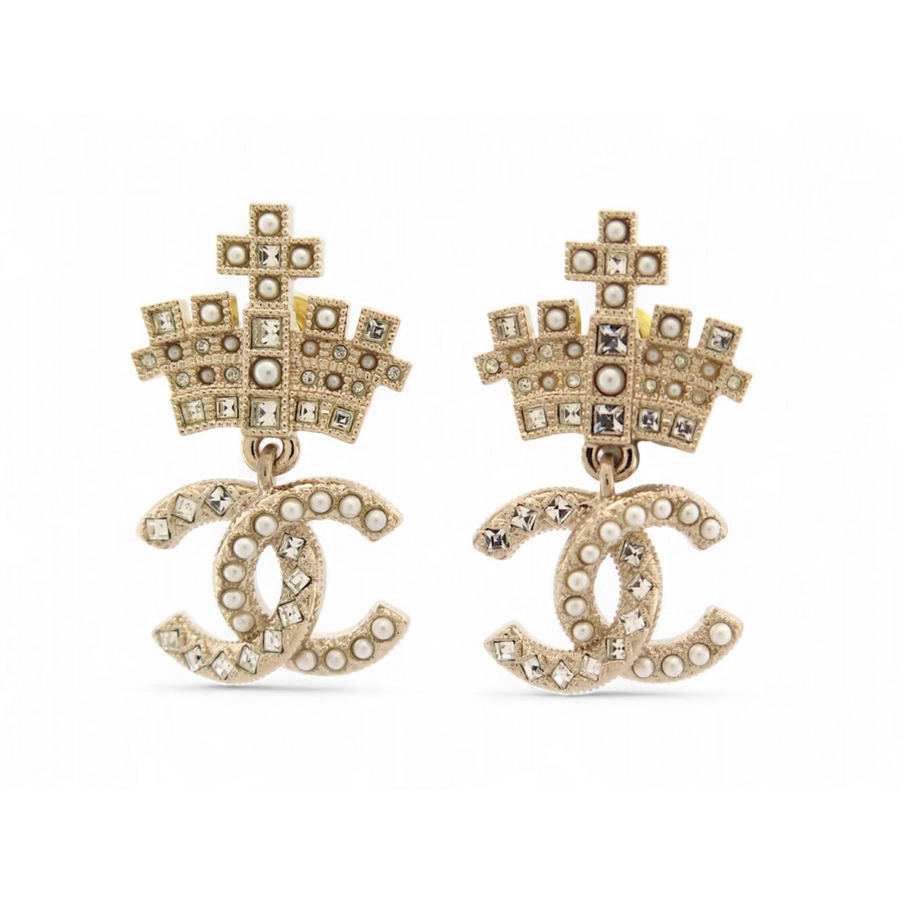 NEUF BOUCLES D'OREILLES CHANEL AB6559 COURONNES LOGO CC PENDANTES EARRINGS 750€