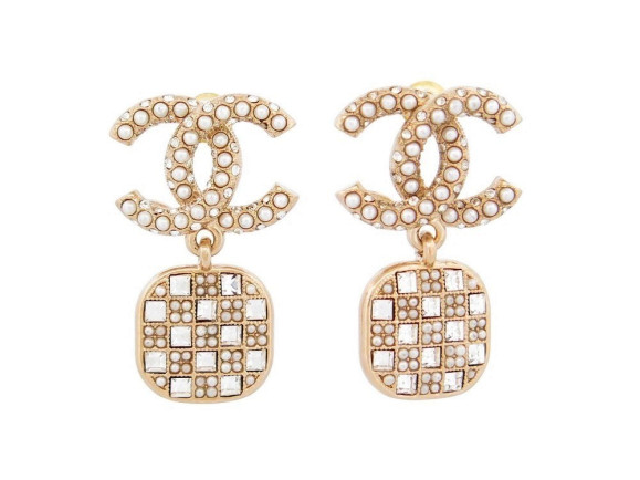  boucles d'oreilles chanel logo cc pendantes