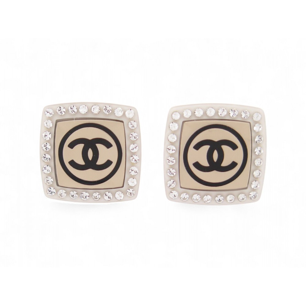 NEUF BOUCLES D'OREILLES CHANEL CARRE LOGO CC & STRASS EN METAL DORE EARRING 700€