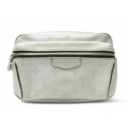 SAC BANANE LOUIS VUITTON OUTDOOR TAIGARAMA ANTARTICA BANDOULIERE BUM BAG 1800€