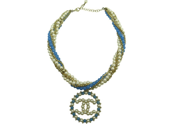 collier chanel pendentif logo cc 2018 perles bleues