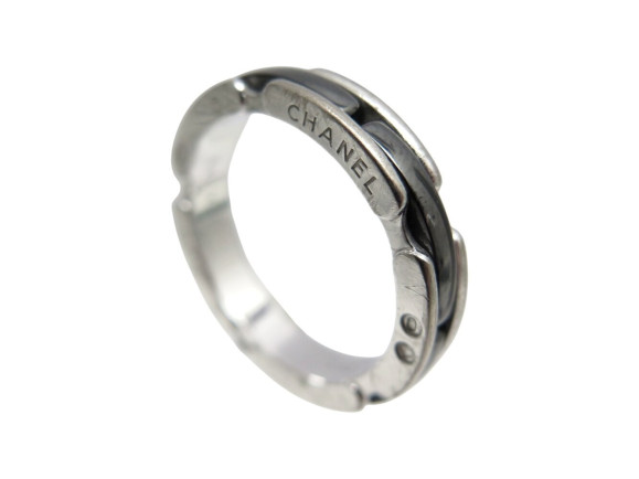 bague chanel ultra pm j3092 t55 en or blanc 18k