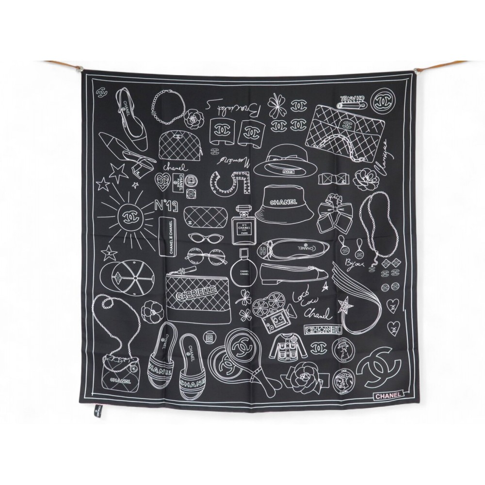 NEUF FOULARD CHANEL LOGO CC BIJOU CHAPEAU SAC CARRE 90 SOIE NOIR SILK SCARF 530€
