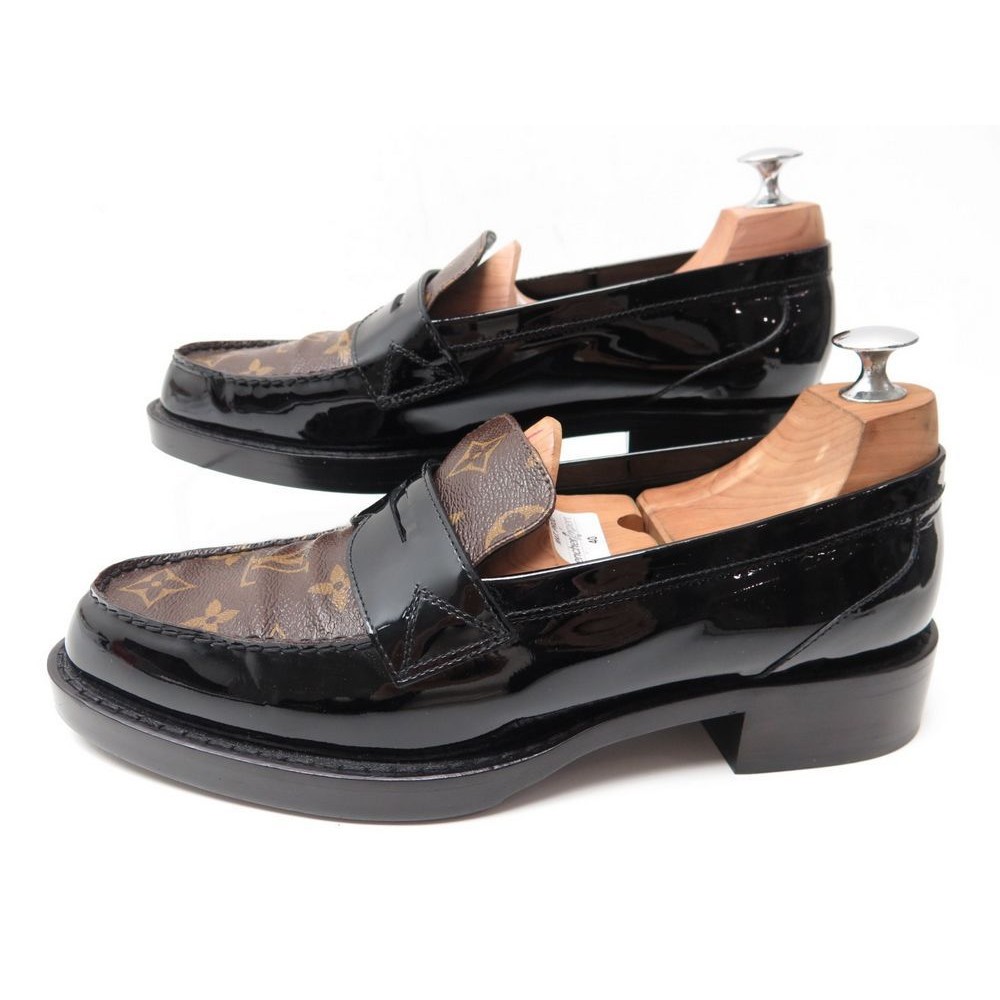 Mocassins en cuir verni Louis Vuitton Noir taille 43 EU en Cuir