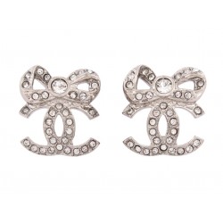 NEUF BOUCLES D'OREILLES CHANEL LOGO CC NOEUD ET STRASS METAL STEEL EARRINGS 650€