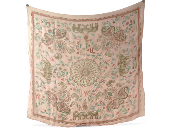 chale hermes carre kantha en mousseline de soie rose