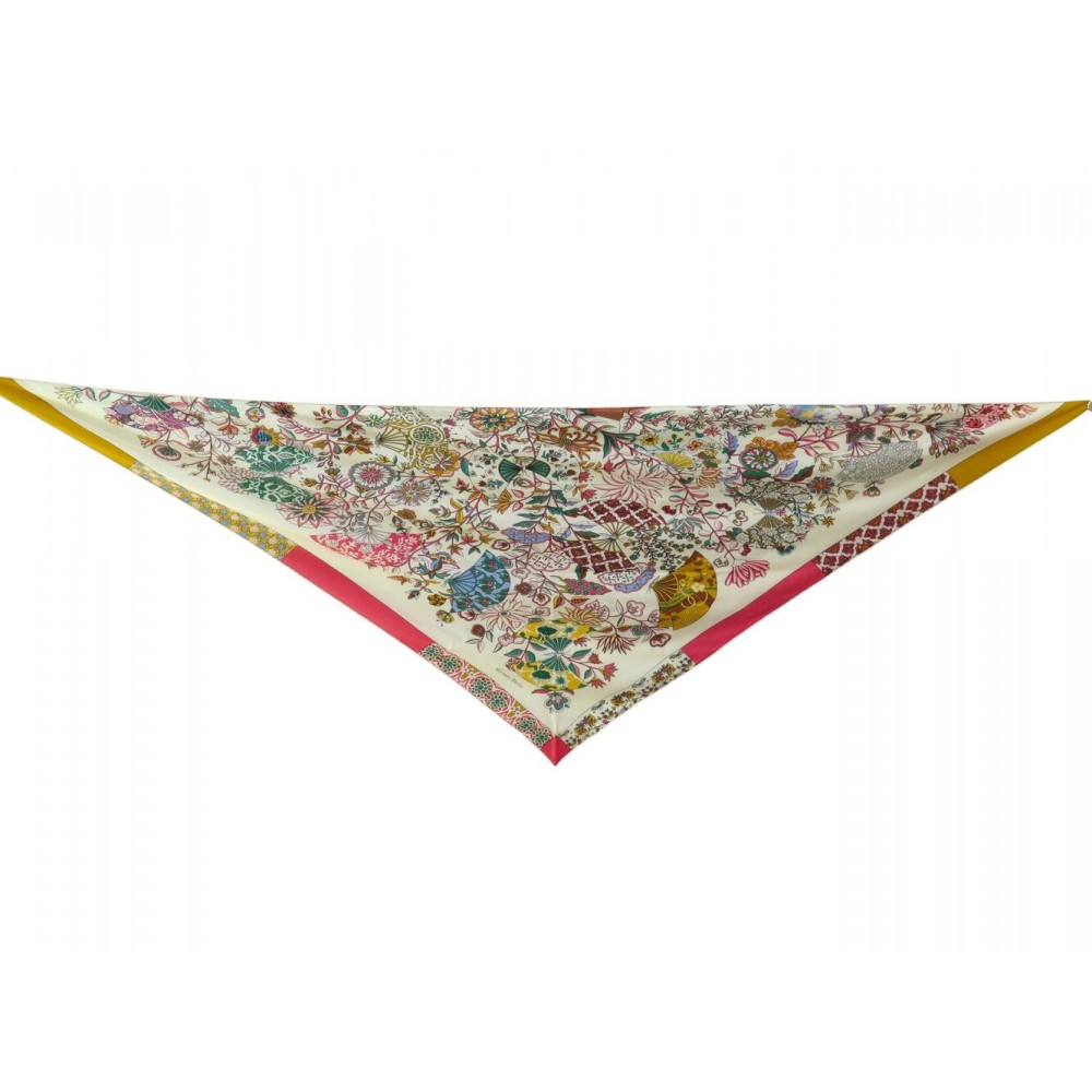 NEUF FOULARD HERMES TRIANGLE FLEURS ET PAPILLONS DE TISSUS CACHEMIRE & SOIE 870€