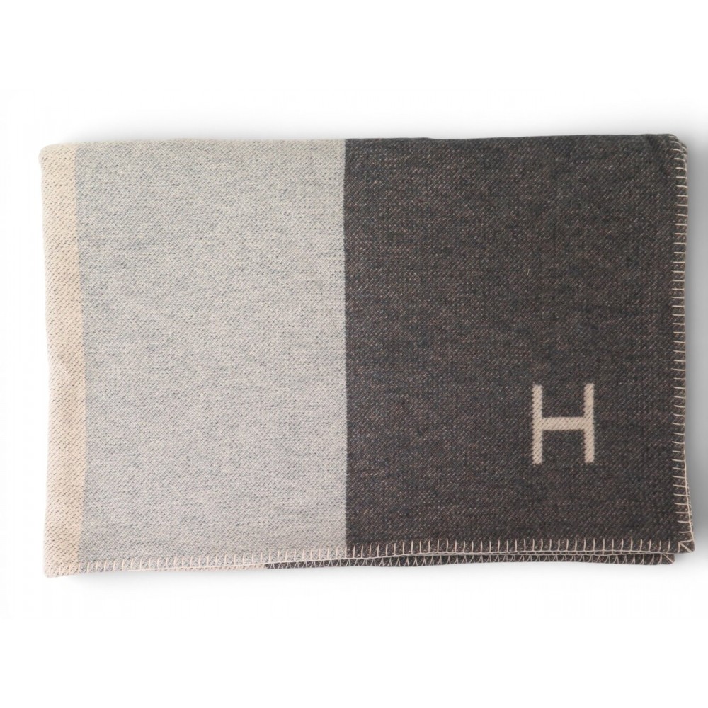 NEUF PLAID HERMES JETEE DE CANAPEE CASAQAQUE LAINE ET CACHEMIRE 200x150CM 1590€