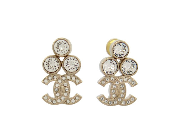 boucles d oreilles chanel avec logo cc metal et