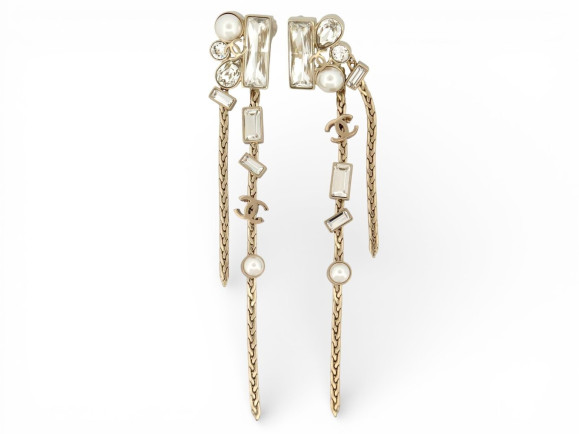  boucles d'oreilles chanel pendantes logo cc