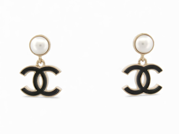  boucles d'oreilles chanel pendantes logo cc