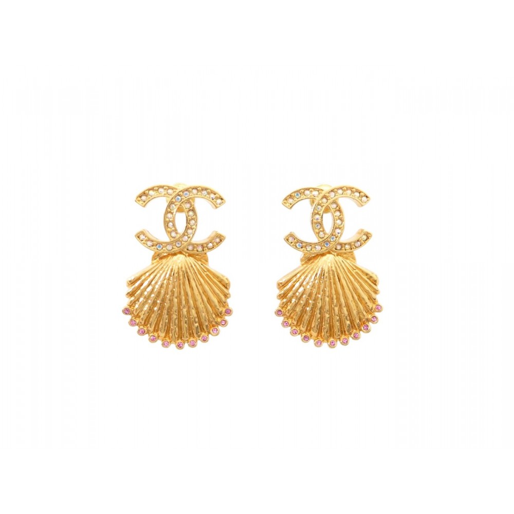 NEUF BOUCLES D'OREILLES CHANEL ABA063 COQUILLAGE LOGO CC DORE SHELL EARRING 890€