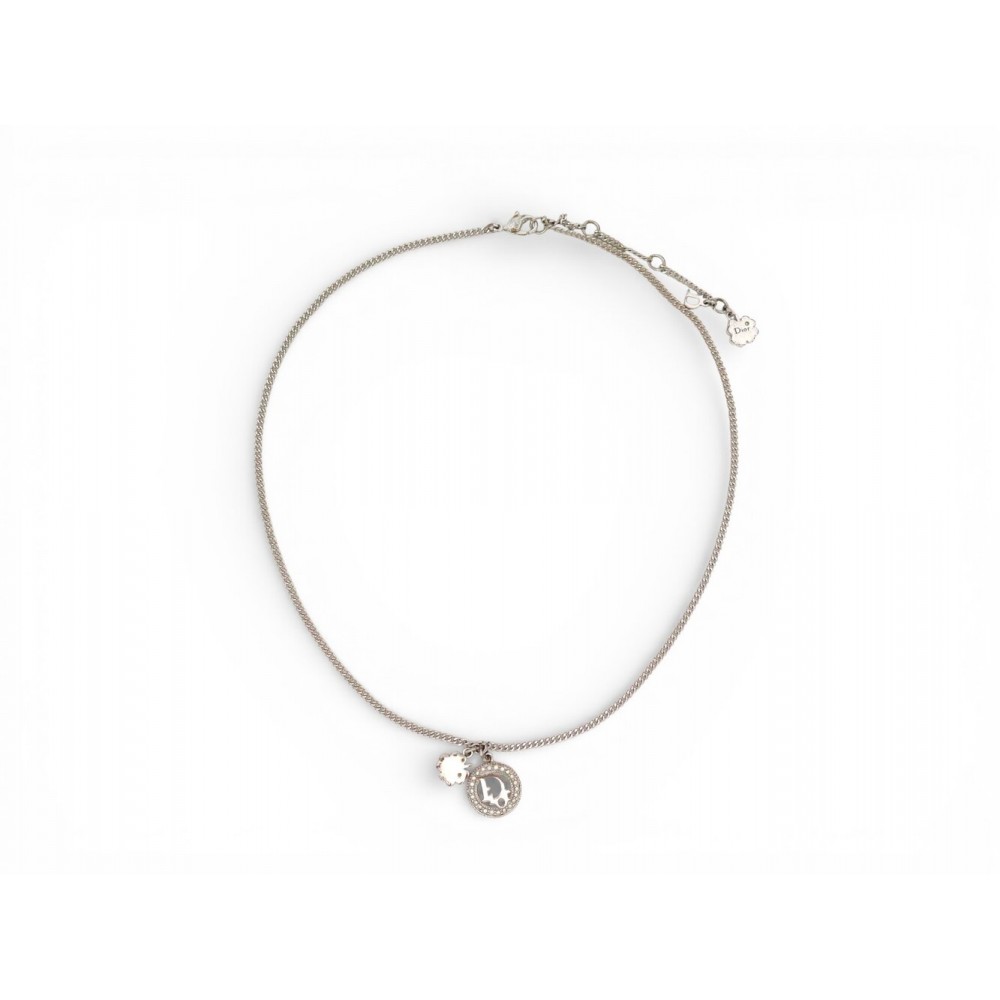 COLLIER CHRISTIAN DIOR PENDENTIF LOGO STRASS ET TREFLE 47CM METAL NECKLACE 460€