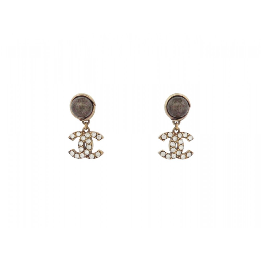 BOUCLES D'OREILLES CHANEL CLOUS PENDANTES LOGO CC STRASS & PERLES EARRINGS 700€