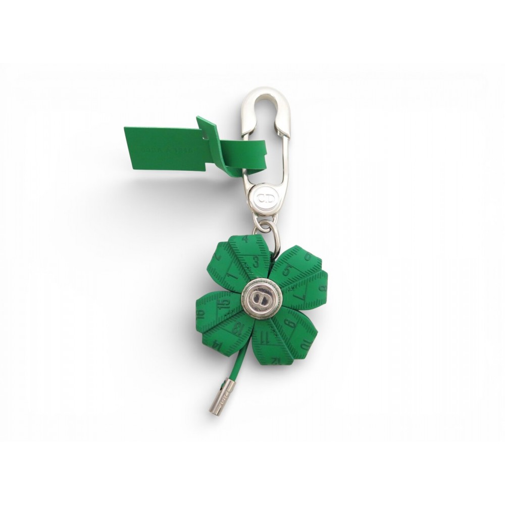 NEUF PORTE CLES CHRISTIAN DIOR TREFLE CUIR VERT BIJOU DE SAC CHARM KEY RING 590€