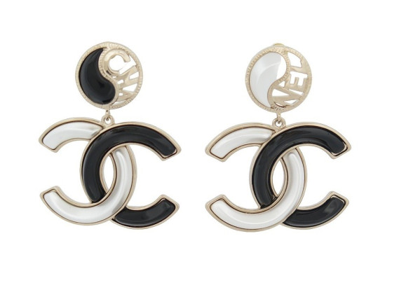 boucles d'oreilles chanel pendantes logo cc cha