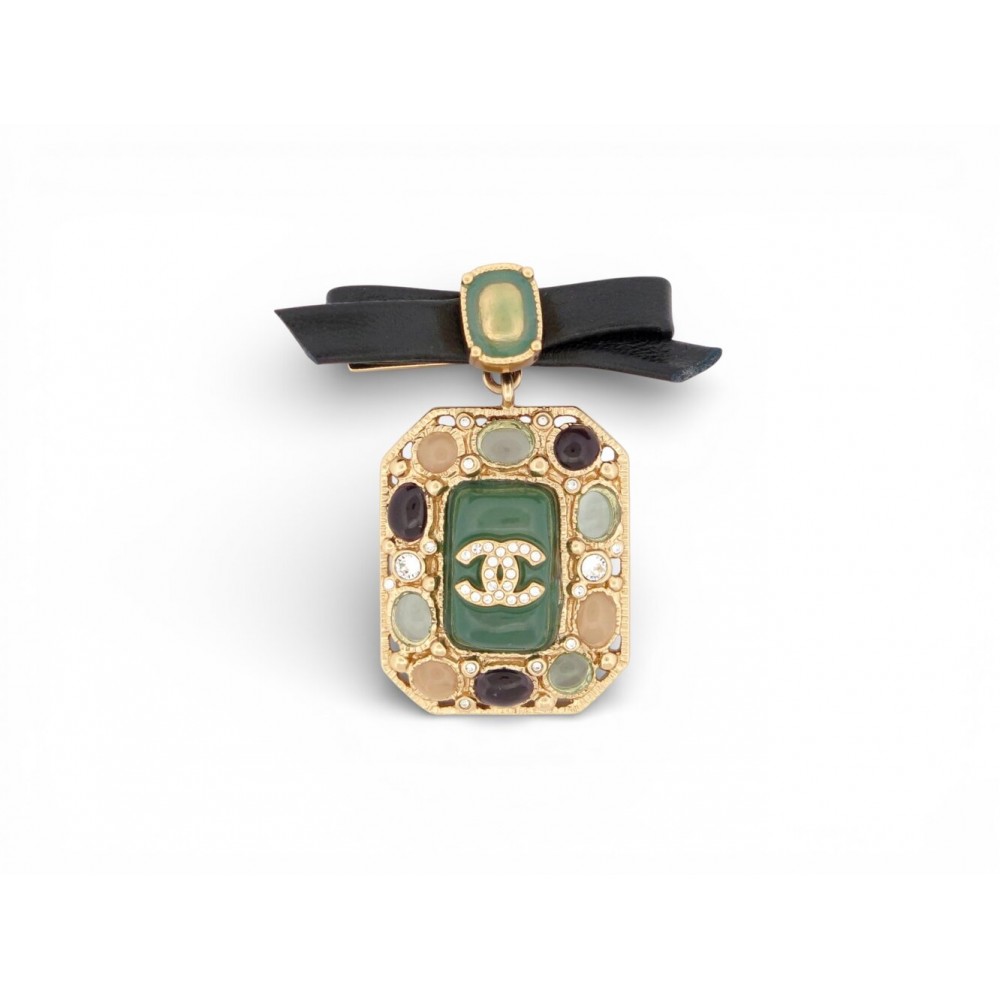 NEUF BROCHE CHANEL TYLE GRIPOIX LOGO CC STRASS PIERRE NOEUD ABD868 BROOCH 920€