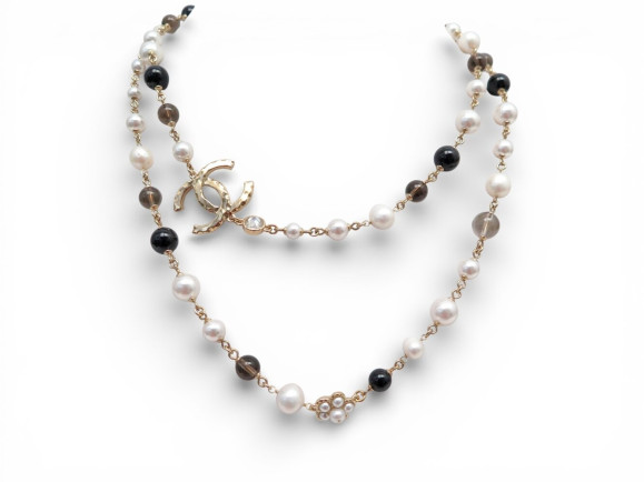 collier chanel sautoir perles nacre noires logo