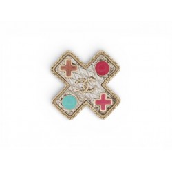 BROCHE CHANEL CROIX 2017 AVEC PIERRES ET METAL DORE LOGO CC METAL BROOCH 1350€