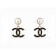 NEUF BOUCLES D'OREILLES CHANEL PENDANTES LOGO CC & PERLES STRASS EARRINGS 750€