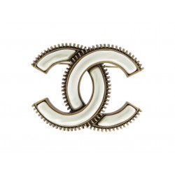 NEUF BROCHE CHANEL LOGO CC NACRE BLANCHE 2024 EN METAL DORE + BOITE BROOCH 750€