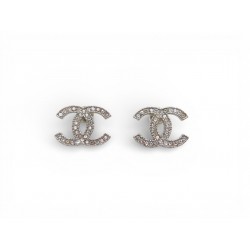 BOUCLES D'OREILLES CHANEL LOGO CC & STRASS EN METAL ARGENTE SILVER EARRINGS 650€
