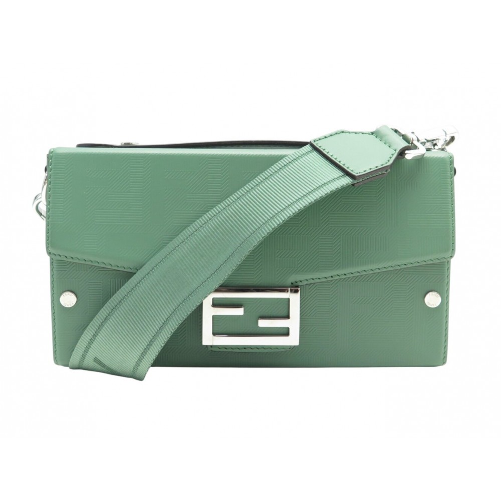 NEUF SAC A MAIN FENDI SOFT TRUNK 7VA565 MOTIF FF BANDOULIERE EN CUIR VERT 1700€