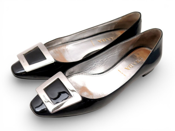 chaussures prada ballerines boucle carree argentee