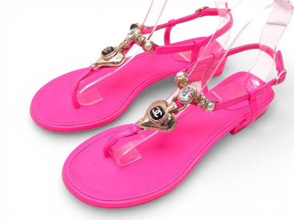 chaussures chanel tongs logo cc 37 sandales cc coeur