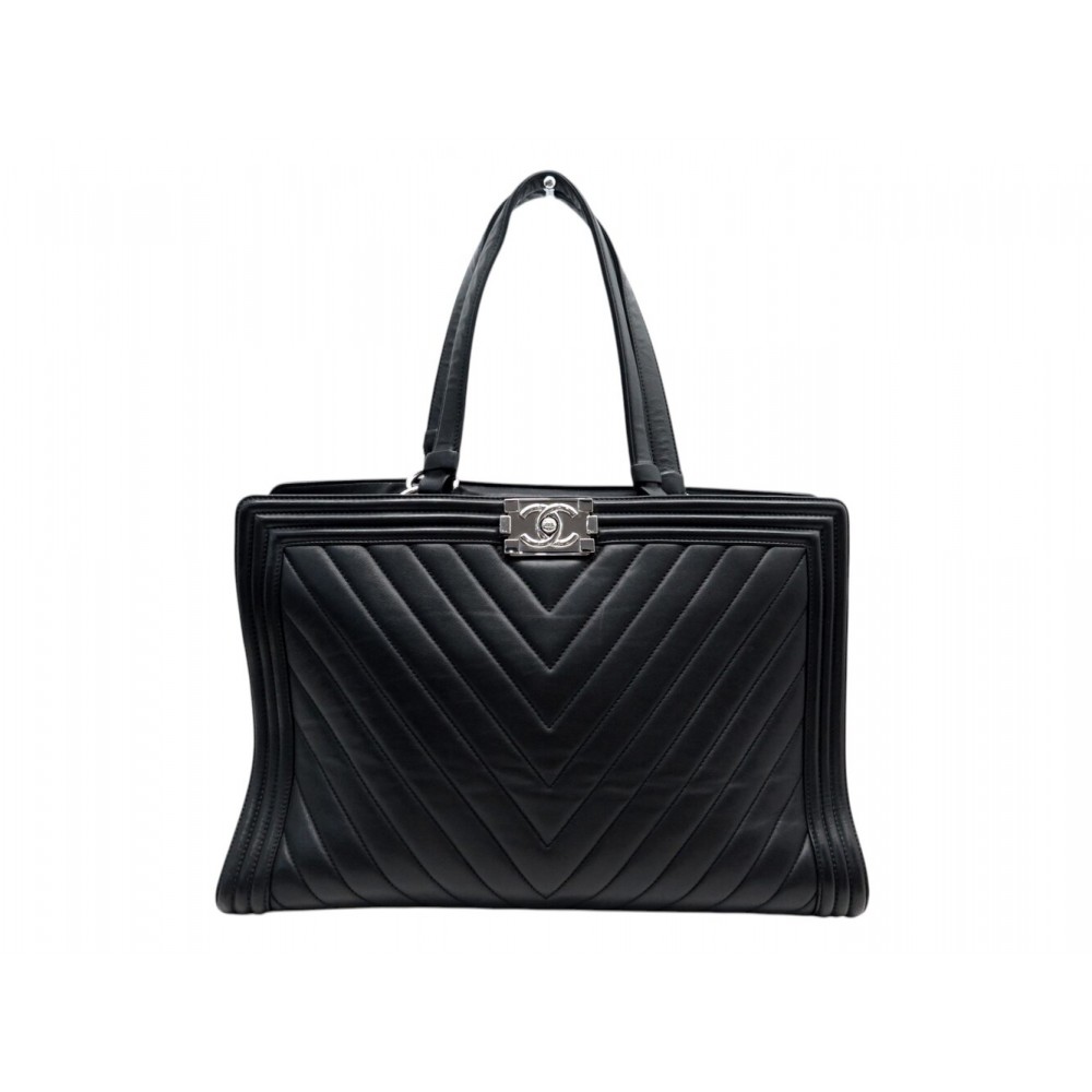 SAC A MAIN CHANEL CABAS BOY EN CUIR CHEVRON NOIR ATTRIBUTS ARGENT TOTE BAG 6500€