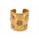 VINTAGE BRACELET CHANEL MANCHETTE OUVERTE MATELASSEE LOGO CC 18 CM DORE BANGLE
