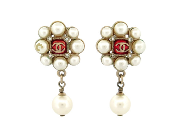 boucles d'oreilles chanel pendantes logo cc perles