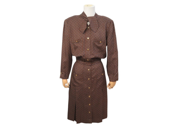   robe blouse chanel longue boutons logo cc