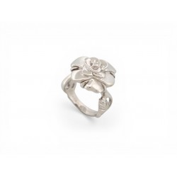 BAGUE CHANEL FLEURS CAMELIA EN OR BLANC GRIS 18K 10GR MAZLO FLOWER GOLD RING