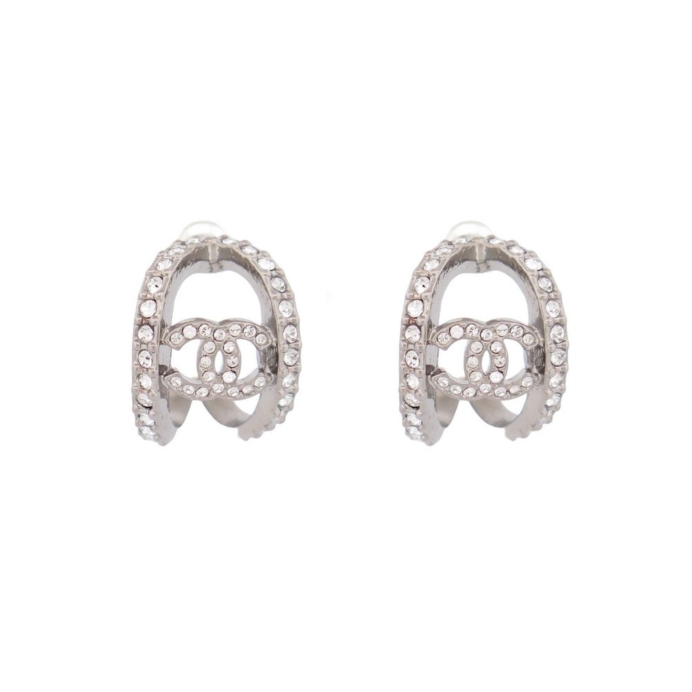 NEUF BOUCLES D'OREILLES CHANEL LOGO CC & STRASS METAL ARGENTE NEW EARRINGS 850€