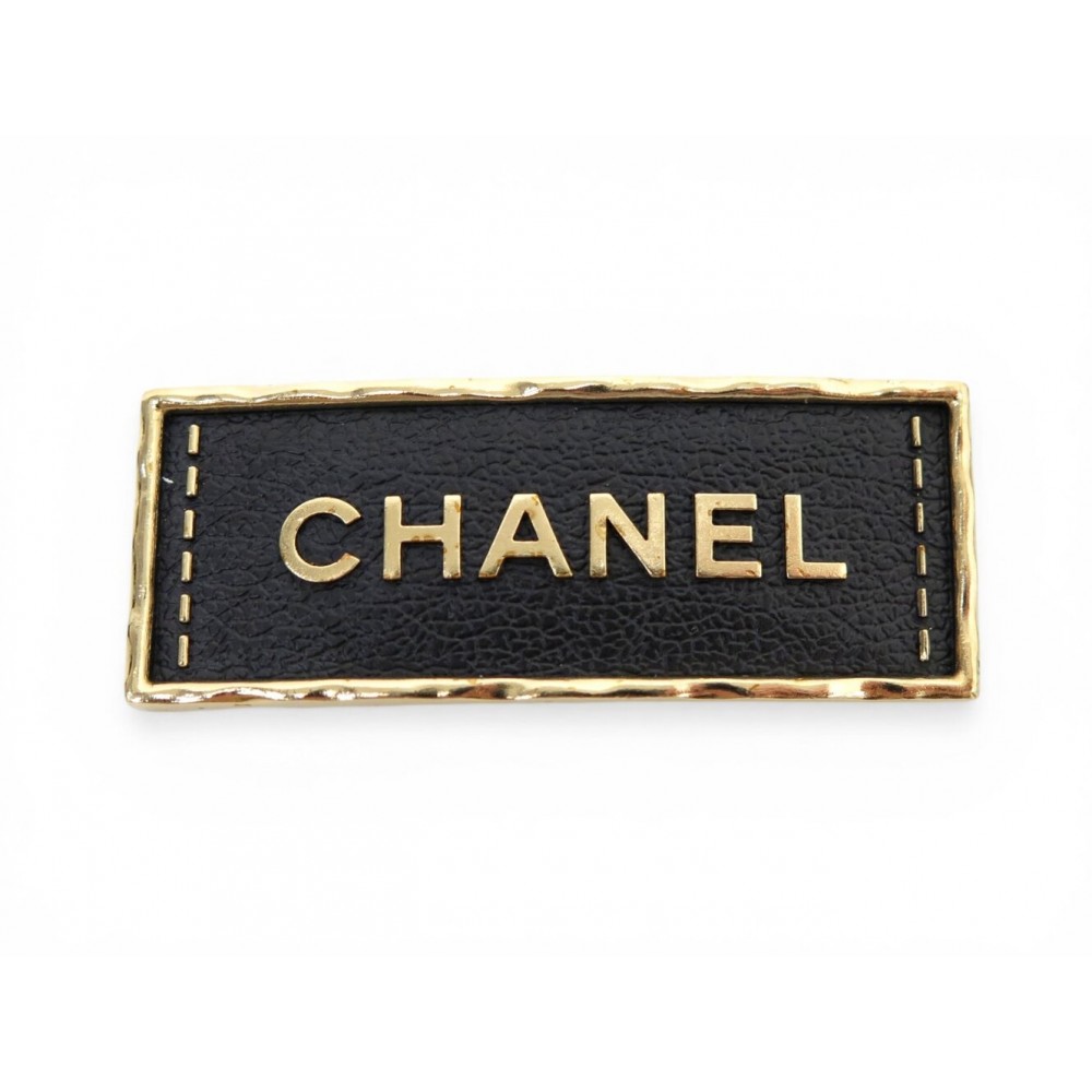 NEUF BROCHE CHANEL PLAQUE LOGO CUIR METAL DORE LEATHER STEEL GOLDEN BROOCH 620€