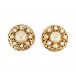 VINTAGE BOUCLES D'OREILLES CHANEL PERLES & METAL DORE AJOURE CIRCA 1960 EARRINGS