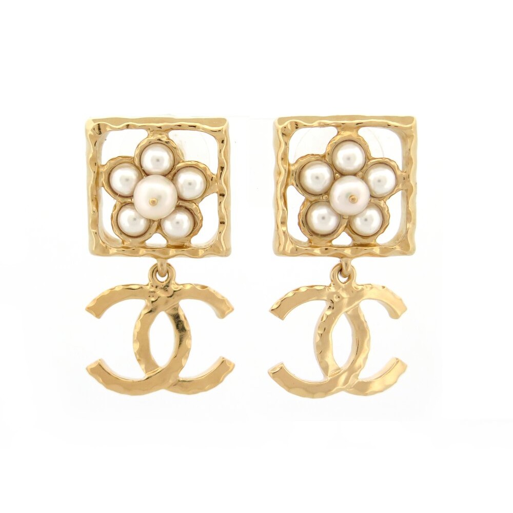 NEUF BOUCLES D'OREILLES CHANEL PENDANTES LOGO CC & PERLES 2024 NEW EARRINGS 700€