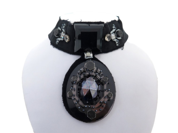collier lanvin ras du cou pendentif a nouer les 10 ans