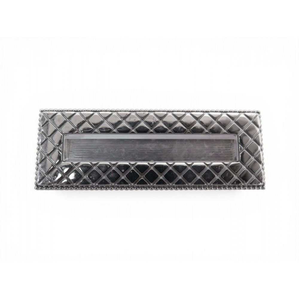 NEUF BROCHE CHANEL BADGE PORTE NOM METAL MATELASSE ARGENTE 2.9X5.8CM BROOCH 620€