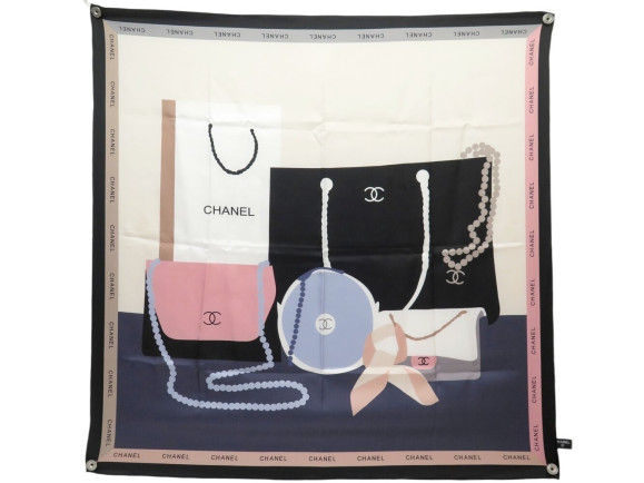 foulard chanel sac et collier de perles carre 90