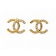 NEUF BOUCLES D'OREILLES CHANEL LOGO CC & STRASS EN METAL DORE GOLD EARRINGS 750€