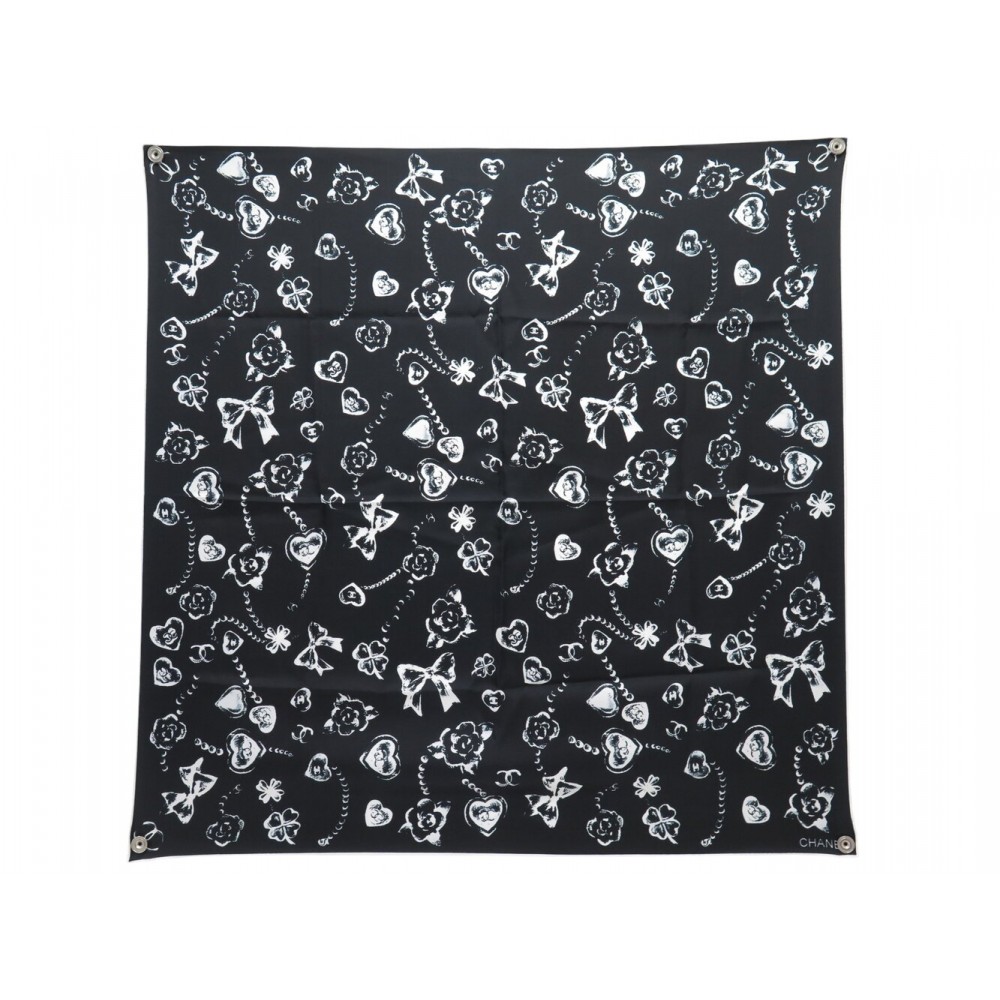 NEUF FOULARD CHANEL LOGO CC CAMELIA COEUR CARRE 90 TWILL DE SOIE NOIR SCARF 530€